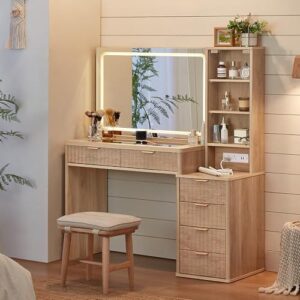 Store dressing table and commode 4